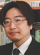 岡 英男 氏