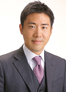 塩崎 彰久 氏