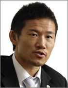 堀 鉄平 氏
